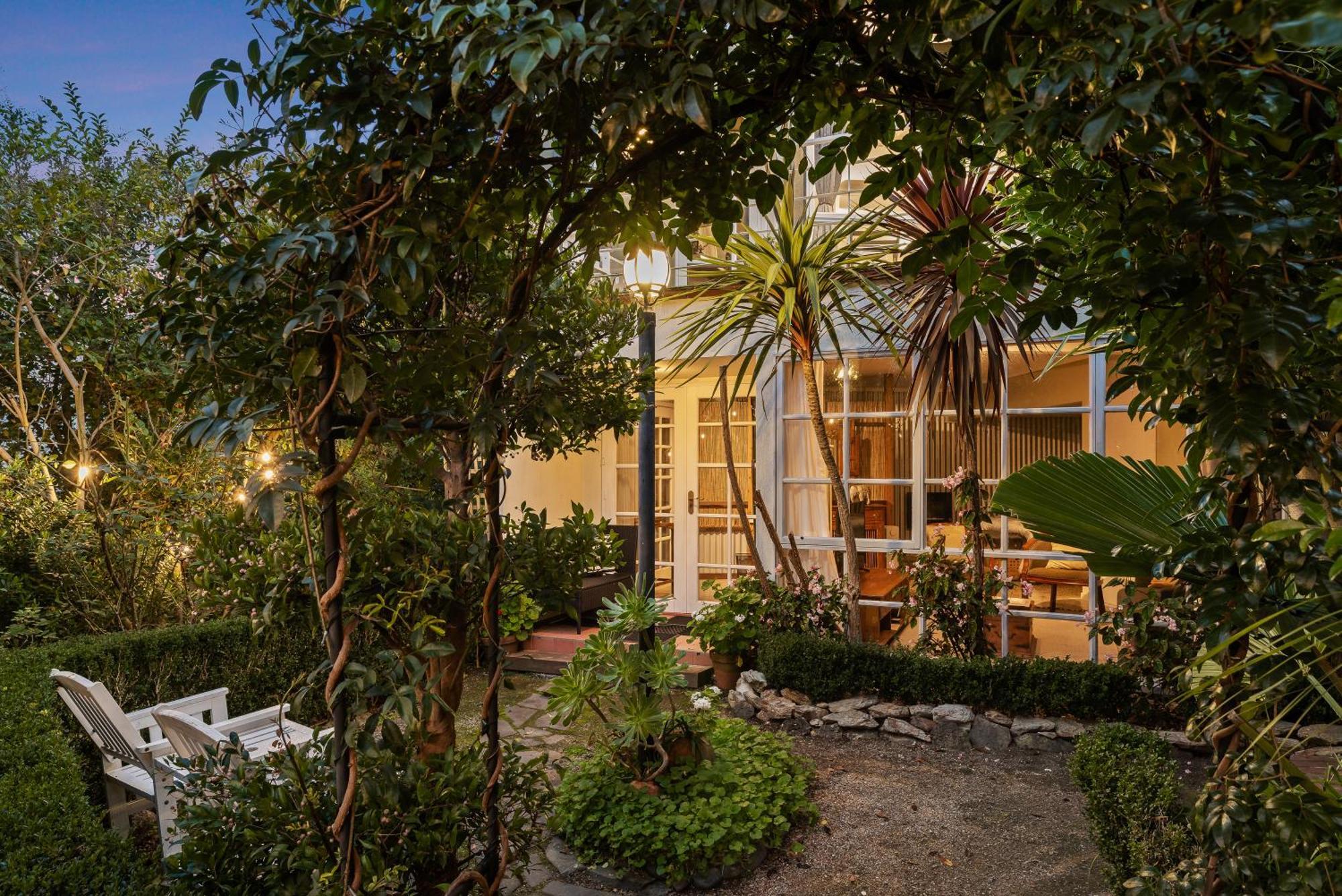 The Castle - Villa By The Sea Cowes Exterior photo